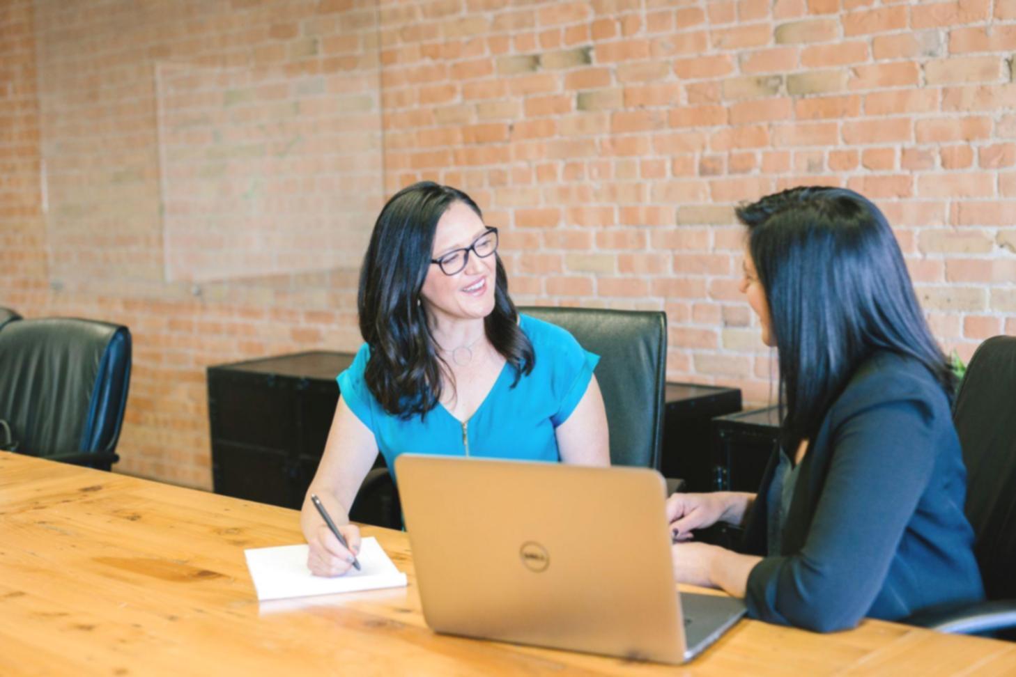 Sesión de mentoría personalizada en las oficinas de helvinarox Barcelona